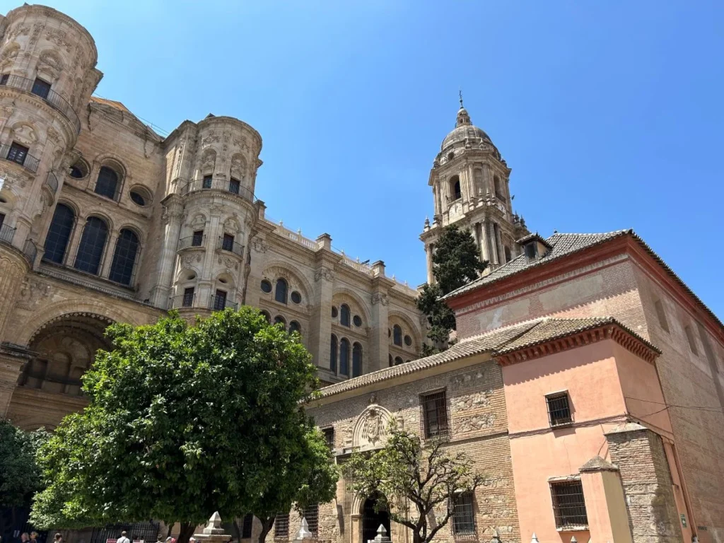 Sightseeing Málaga Cathedral La Manquita with Renaissance architecture